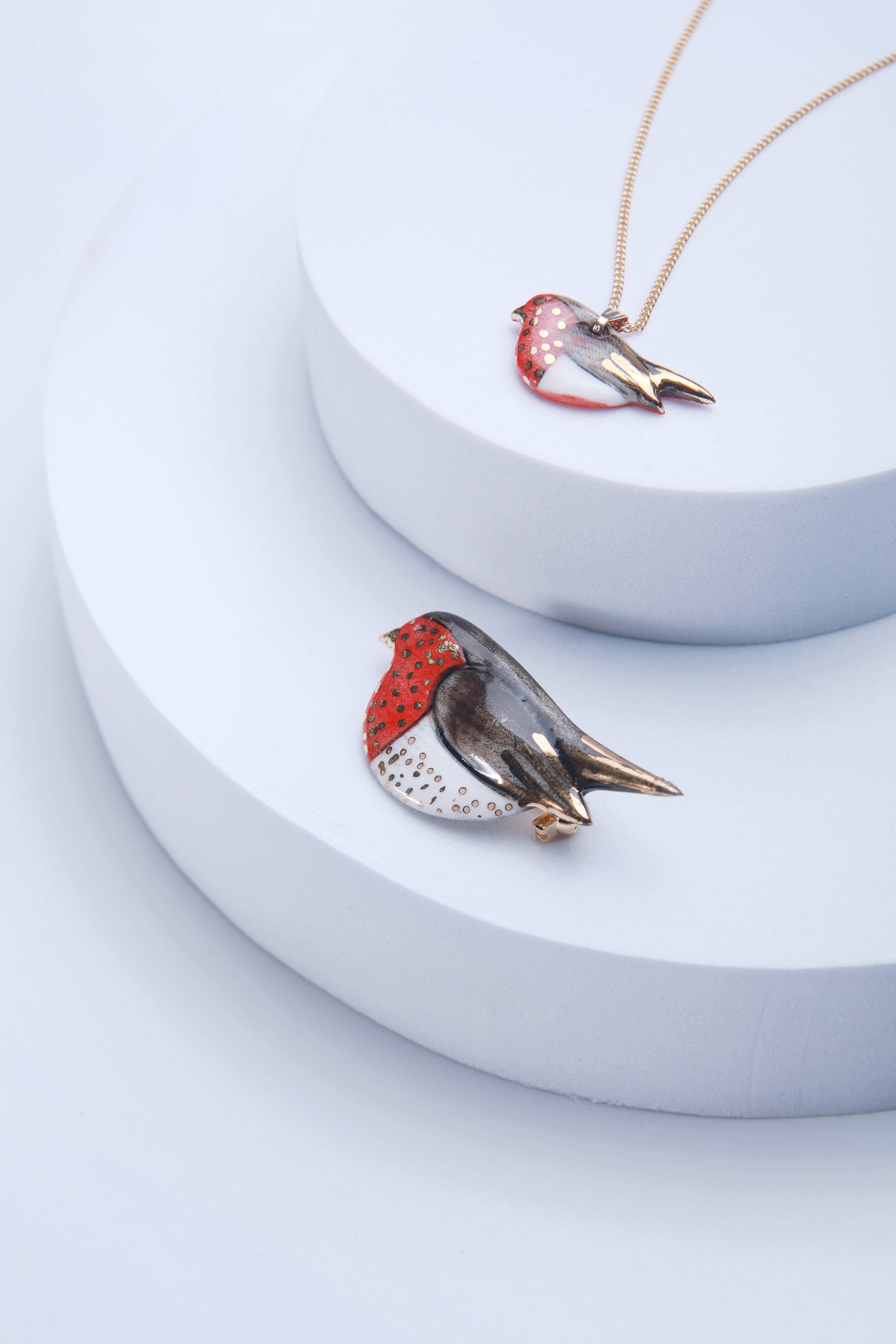 Robin Jewellery Gift Set – Brooch & Pendant Necklace with Gold-Plated Chain